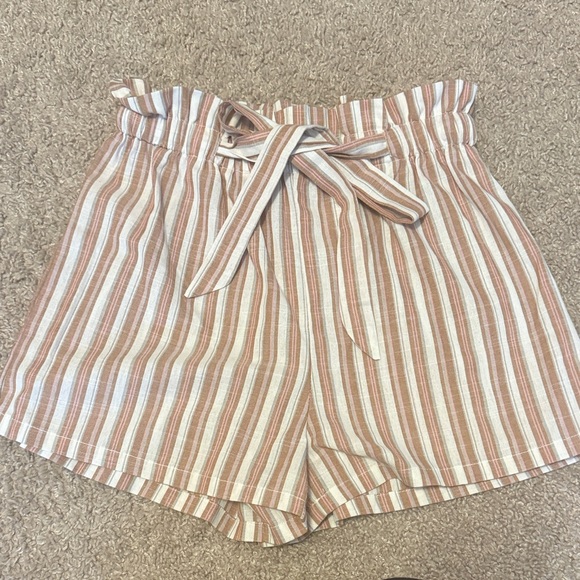 SHEIN Pants - Stretchy striped shorts
